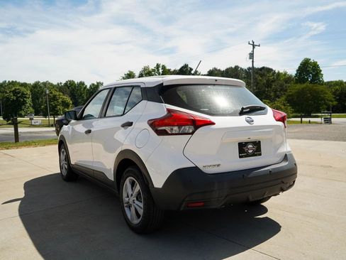 Used 2020 Nissan Kicks S FWD image 4