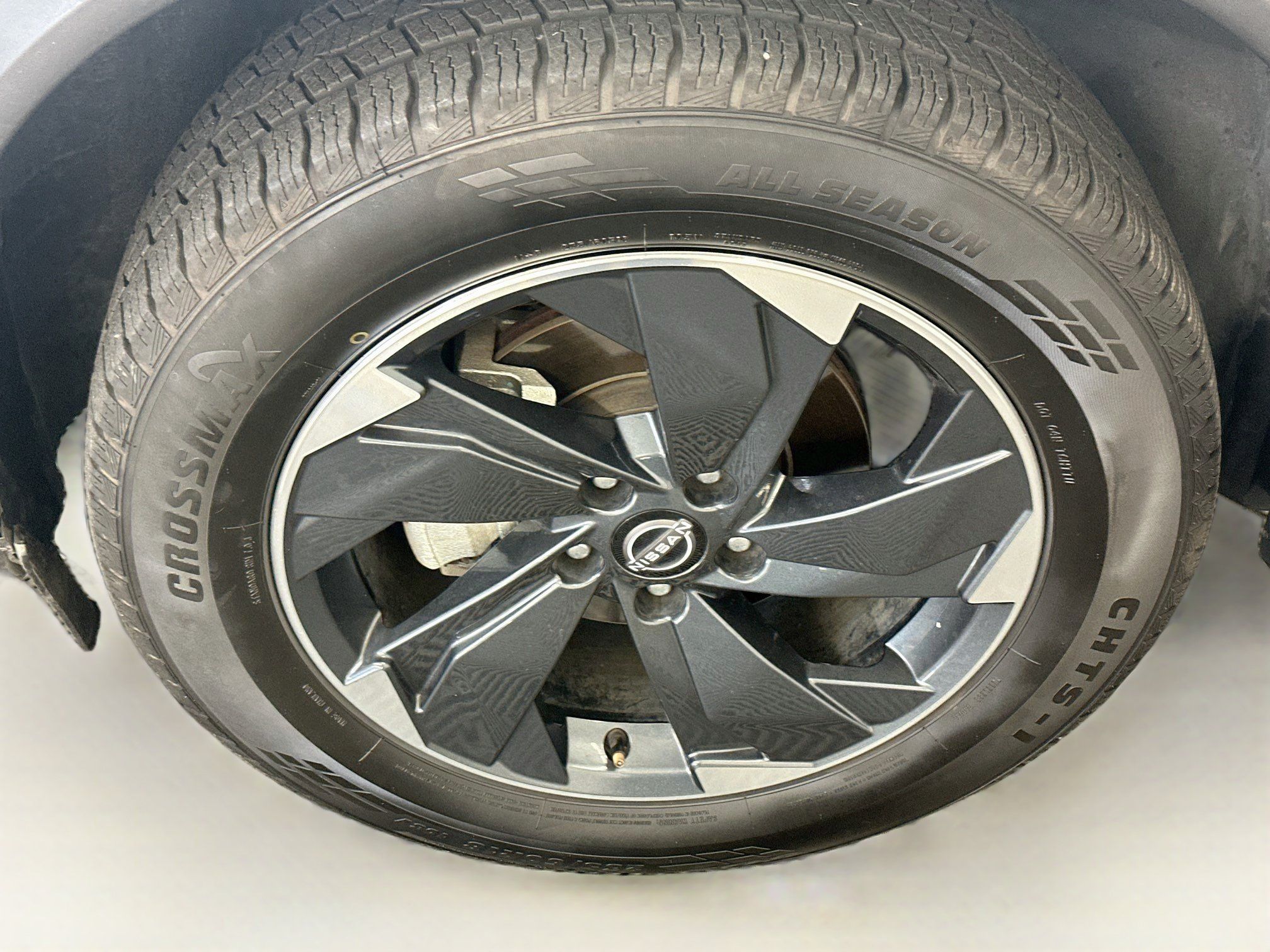 Used 2025 Nissan Rogue SV AWD/4WD image 35