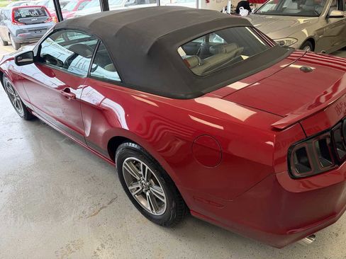 Used 2013 Ford Mustang Premium RWD image 5