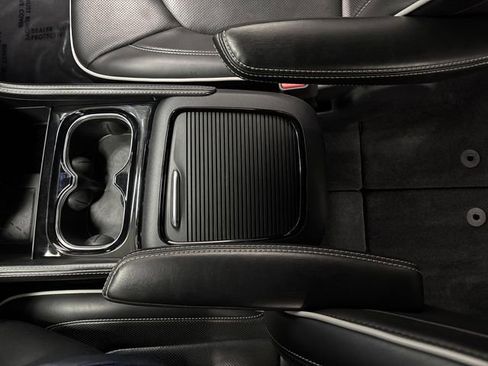 Used 2025 Chrysler Pacifica Limited image 21