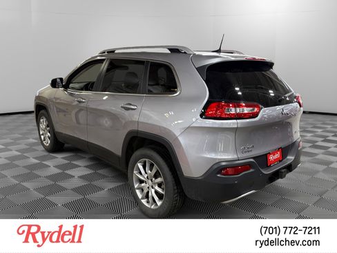 Used 2018 Jeep Cherokee Limited w/ Trailer Tow Group AWD/4WD image 2
