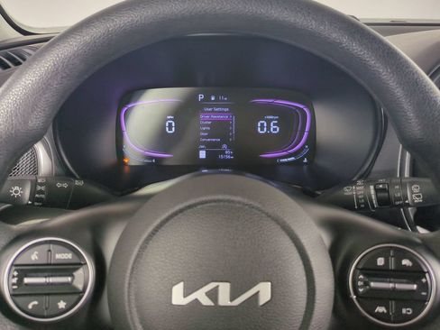 Used 2025 Kia Soul LX w/ LX Technology Package FWD image 31