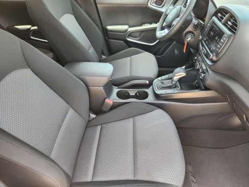 Certified 2025 Kia Soul LX w/ LX Technology Package FWD image 14