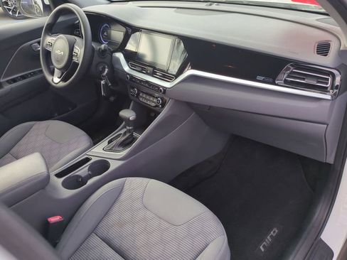 Certified 2022 Kia Niro LX image 27