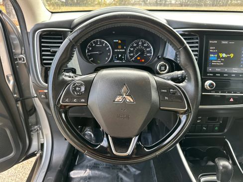 Used 2020 Mitsubishi Outlander SEL image 24
