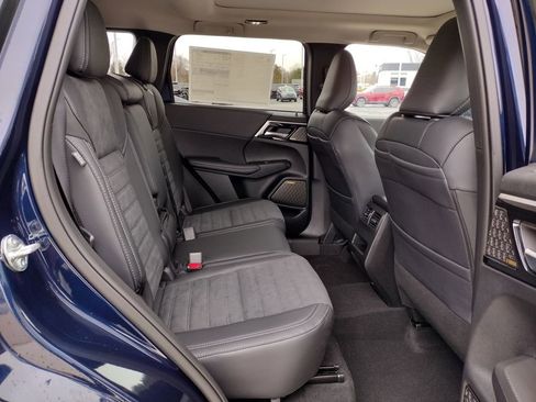 New 2026 Mitsubishi Outlander SE image 10