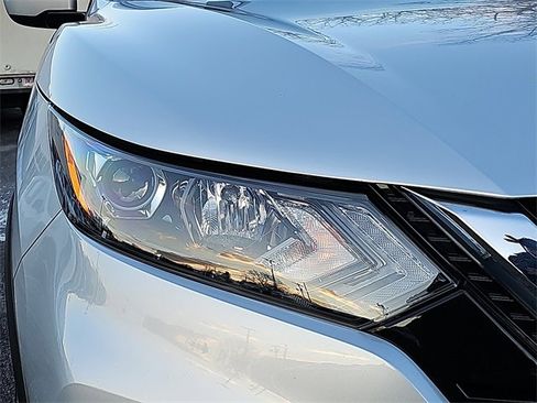 Used 2021 Nissan Rogue Sport S image 9