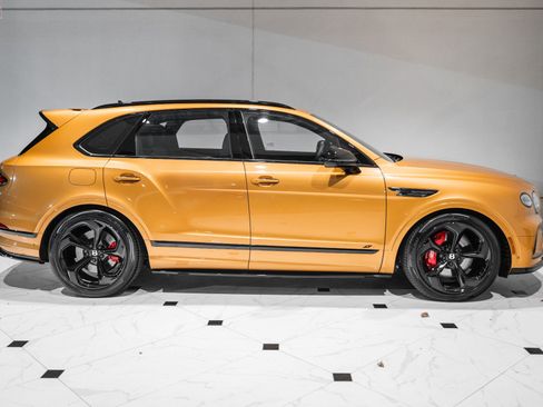 Used 2025 Bentley Bentayga image 5