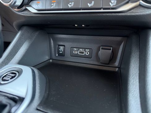 Used 2025 Nissan Sentra SV FWD image 21