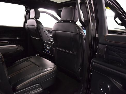 Used 2024 Ford Expedition Platinum AWD/4WD image 31