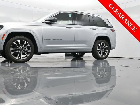 Used 2023 Jeep Grand Cherokee Overland image 47