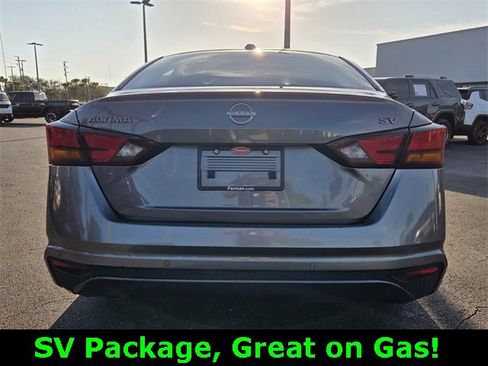 Used 2024 Nissan Altima 2.5 SV image 6