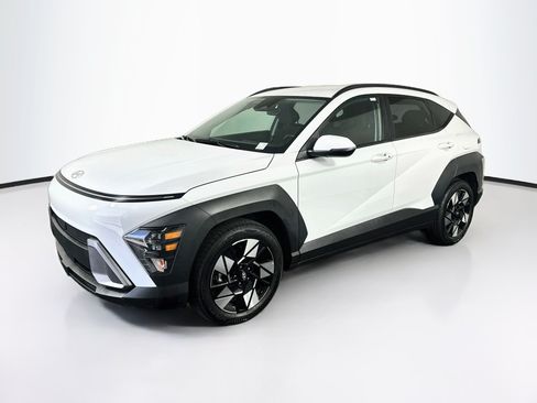 Used 2025 Hyundai Kona SEL FWD image 3