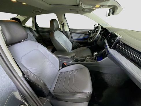 Certified 2025 Volkswagen Jetta SEL FWD image 28
