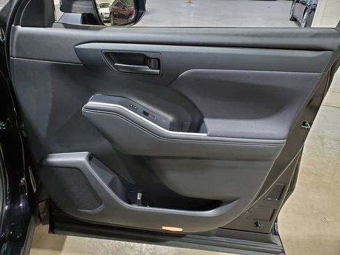 Used 2022 Toyota Highlander L image 16