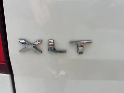 Used 2014 Ford Explorer XLT w/ Equipment Group 202A AWD/4WD image 13