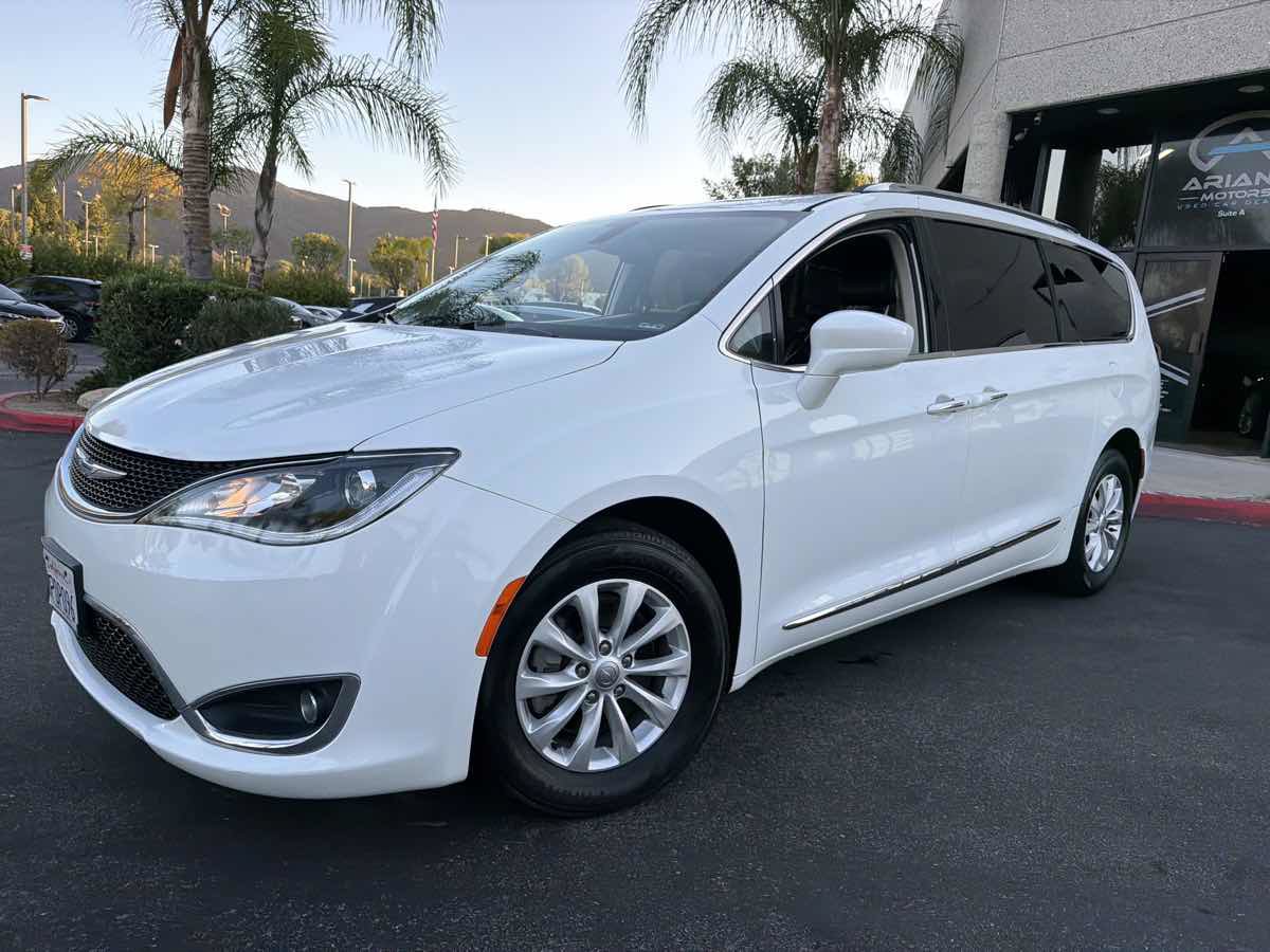 Used 2019 Chrysler Pacifica Touring-L FWD image 17