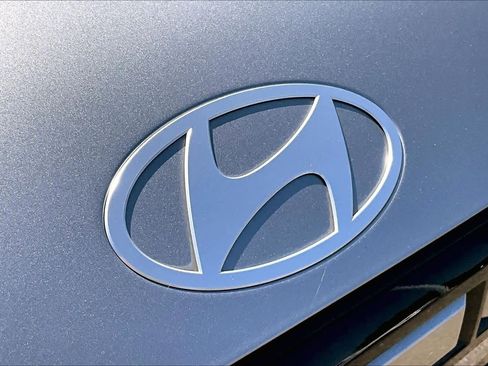 Used 2025 Hyundai Santa Fe SE FWD image 9