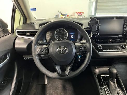 Used 2021 Toyota Corolla LE FWD image 21