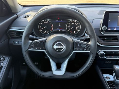 Used 2025 Nissan Altima 2.5 SV image 28