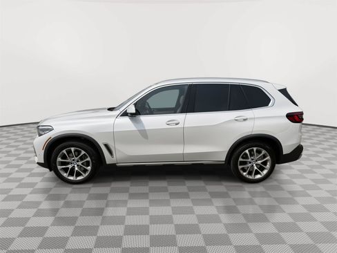 Used 2022 BMW X5 xDrive40i w/ Parking Assistance Package AWD/4WD image 4