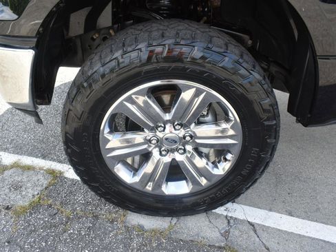 Used 2019 Ford F150 XLT w/ Equipment Group 302A Luxury AWD/4WD image 10