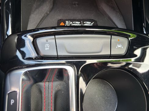 Used 2025 Chevrolet Trax RS w/ Sunroof Package FWD image 32