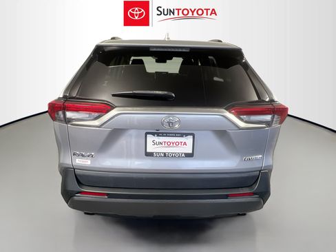 Used 2019 Toyota RAV4 Limited w/ Cold Weather Package FWD image 5