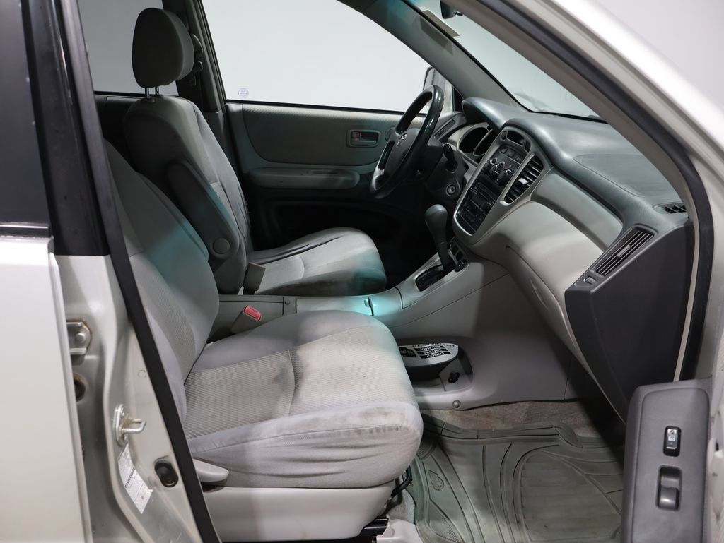 Used 2004 Toyota Highlander 4WD V6 image 4