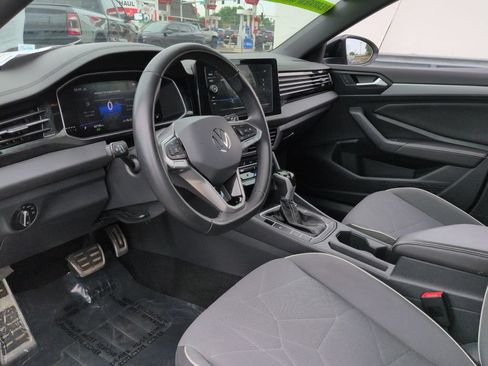 Used 2025 Volkswagen Jetta Sport FWD image 34