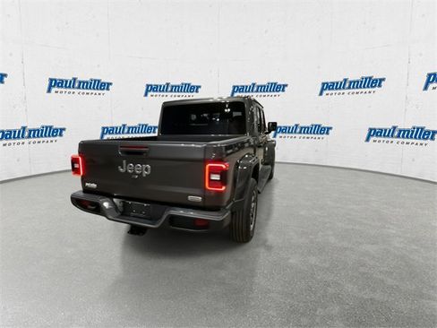 Used 2022 Jeep Gladiator Overland w/ Popular Equipment Package image 10