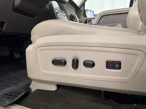 Used 2016 Lincoln Navigator Select RWD image 20