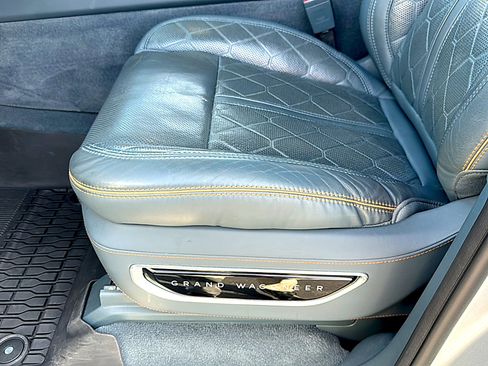 Used 2022 Jeep Grand Wagoneer Series III w/ Rear Seat Video Group 1 image 15