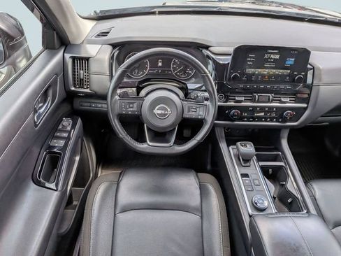 Used 2023 Nissan Pathfinder SL AWD/4WD image 15