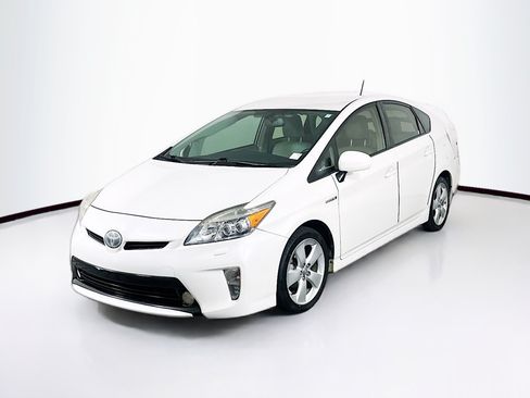 Used 2015 Toyota Prius Five w/ Advanced Technology Package FWD image 3
