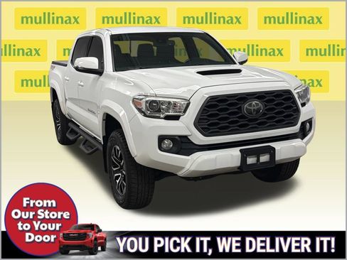 Used 2020 Toyota Tacoma TRD Sport AWD/4WD image 2
