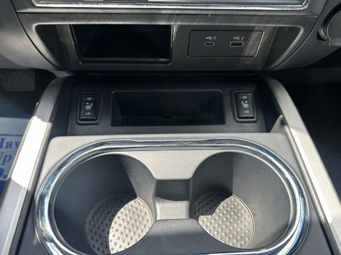 Used 2024 Nissan Titan SV w/ SV Convenience Package RWD image 20