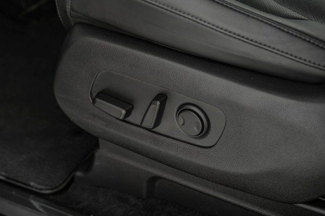 Used 2023 Kia Carnival LX FWD image 30