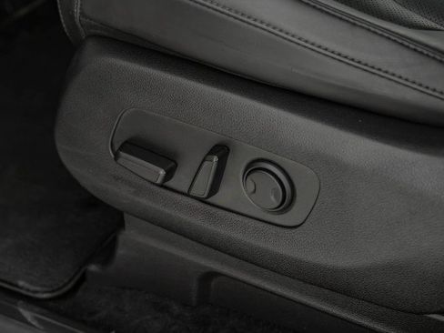Used 2023 Kia Carnival LX FWD image 30