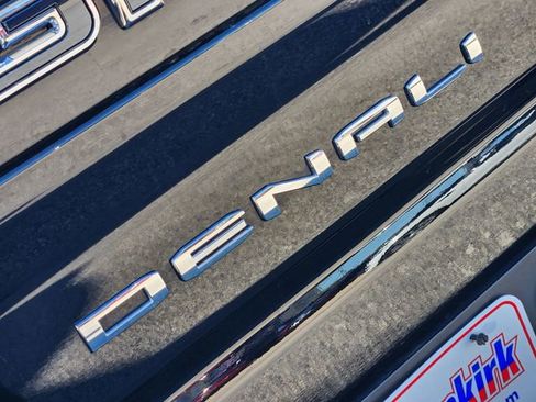 Used 2025 GMC Sierra 2500 Denali Ultimate image 9