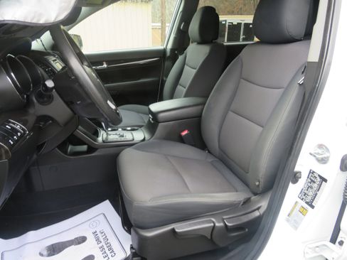 Used 2013 Kia Sorento LX w/ Convenience Pkg image 14