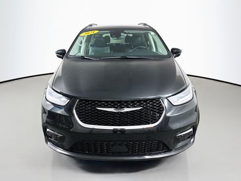 Used 2021 Chrysler Pacifica Touring-L AWD/4WD image 2