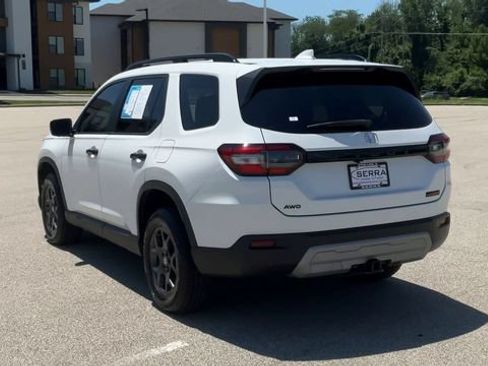 Used 2025 Honda Pilot TrailSport image 7