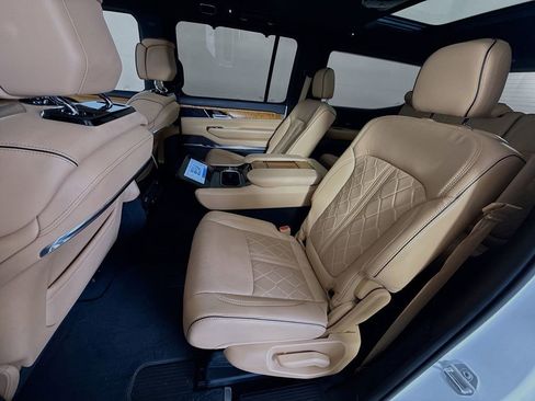 Used 2023 Jeep Grand Wagoneer Series III image 26