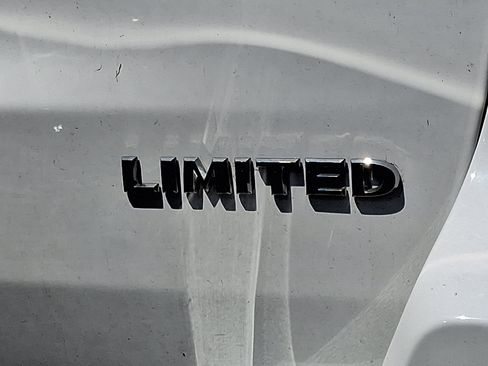 Used 2020 Jeep Grand Cherokee Limited w/ Premium Lighting Group AWD/4WD image 10