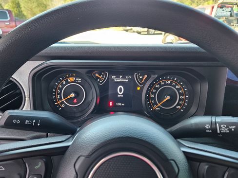 Used 2025 Jeep Wrangler Sport image 17