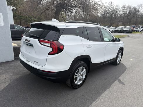 Used 2022 GMC Terrain SLE w/ Driver Convenience Package image 3