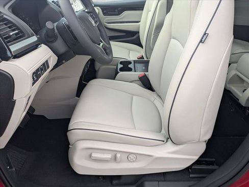 New 2026 Honda Odyssey Touring image 4