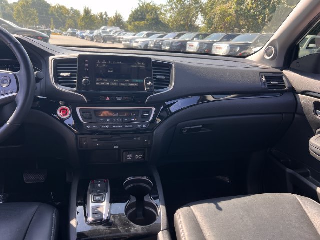 Used 2020 Honda Pilot Touring image 14