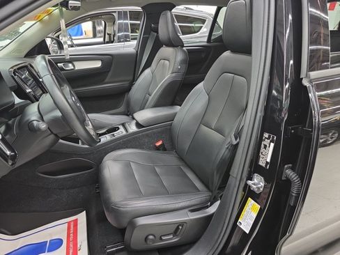 Used 2020 Volvo XC40 T5 Momentum w/ Protection Package AWD/4WD image 7